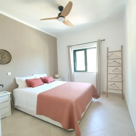 Al Algarve - Local Com Excelente Localizacao Карвоейру